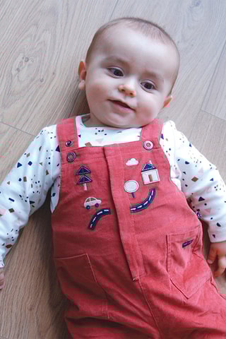 Salopette et t-shirt - Rouge et blanc