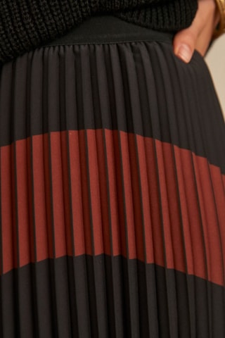 Saia plissada Tiba - Preto e vermelho-tijolo