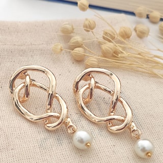 Boucles d'oreilles - Laiton plaqué or & perles synthétiques 