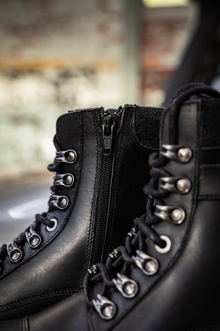 Botins em couro Bram - Preto