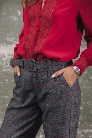 Calças corte cenoura 7/8 Cinzento e vermelho