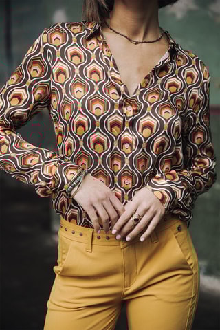 Camisa regular Katy Quest Preto