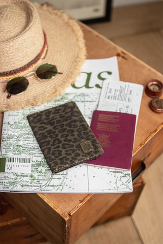 Capa de passaporte em couro - Castanho