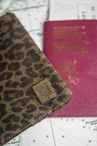 Capa de passaporte em couro - Castanho