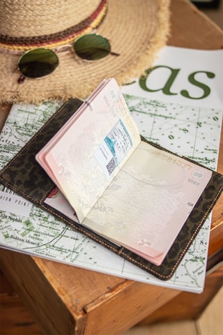 Capa de passaporte em couro - Castanho