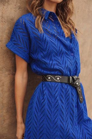 Vestido-camisa em bordado inglês - Azul