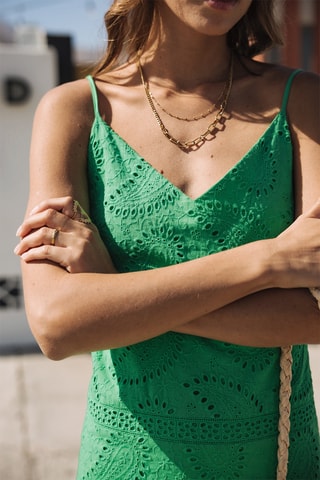 Vestido midi em bordado inglês - Verde