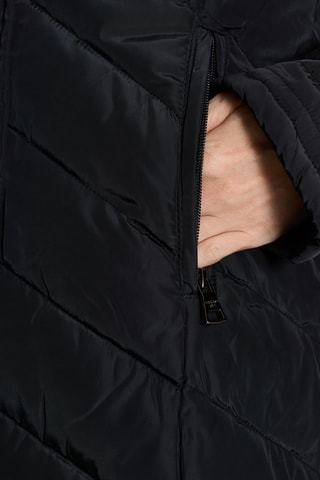 Lange gewatteerde jas met capuchon - Zwart