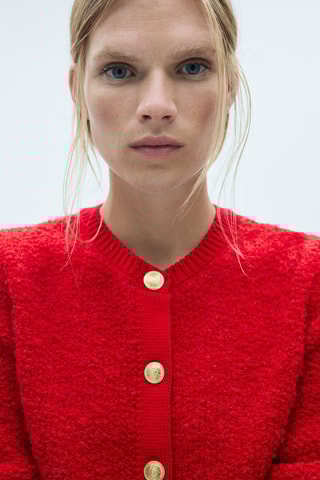 Cardigan maille bouclette boutons bijoux - Rouge