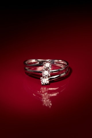 Anel Nous Trois Ouro branco e diamantes