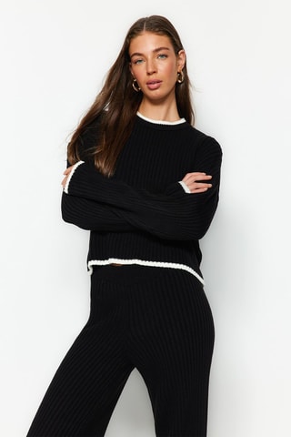 Camisola e calças direitas Preto