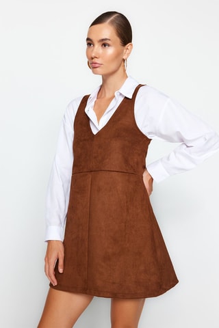 Vestido estilo patinadora Castanho