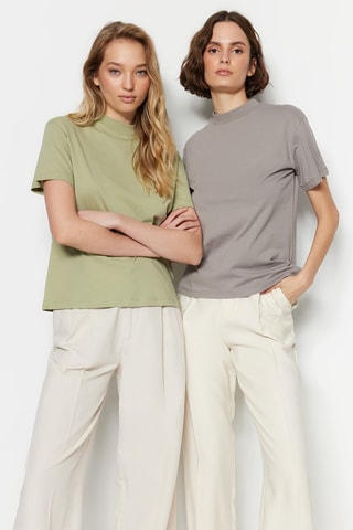 2 t-shirts Verde-água e bege