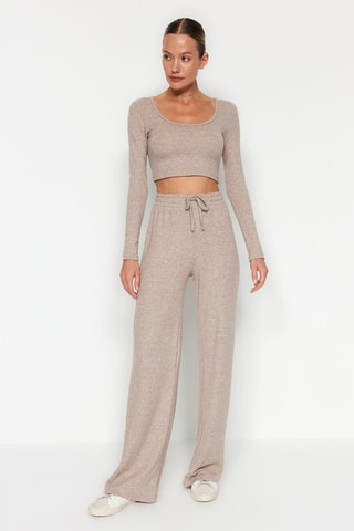 Crop top e calças wide legs Bege­ mesclado