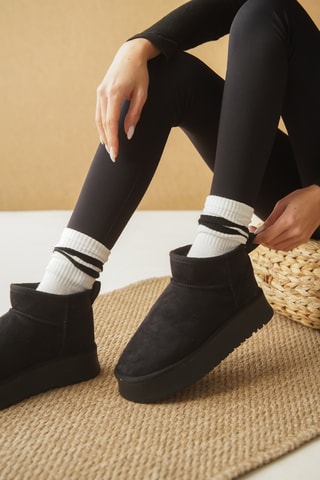 Botins forrados com plataforma - Preto