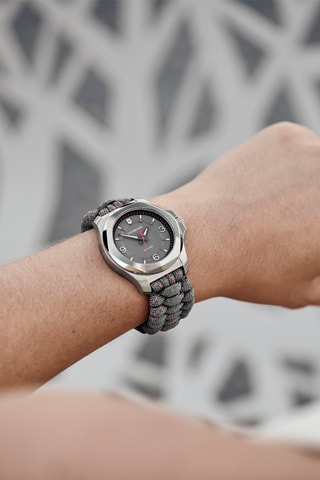 Nylon Quartz Horloge - Grijs en zilverkleurig