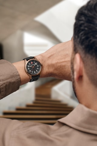 Silicone Quartz Horloge - Zwart en goudkleurig