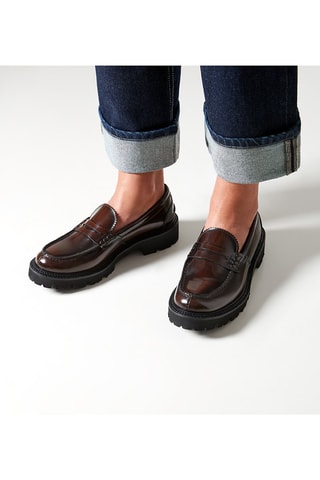 Mocassins em couro Regular 
Castanho