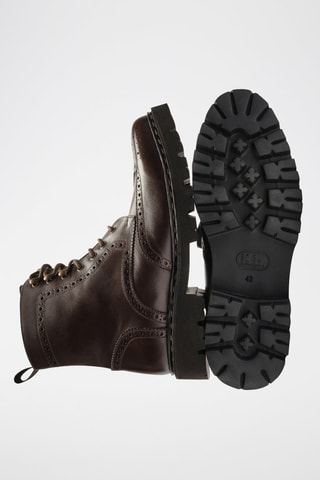 Botins em couro 
Castanho-escuro