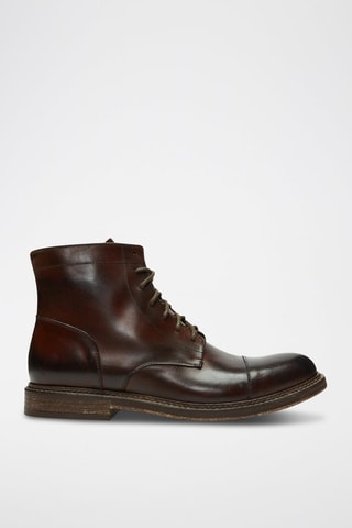 Botins em couro 
Castanho-escuro