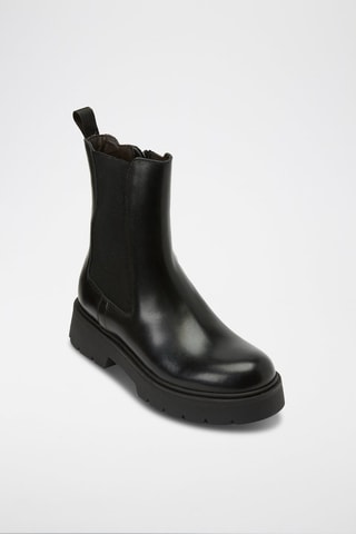 Botins Chelsea em couro 
Preto