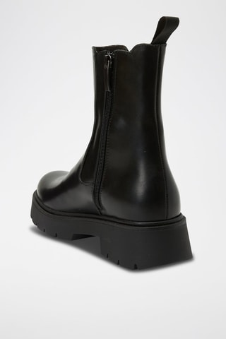 Botins Chelsea em couro 
Preto