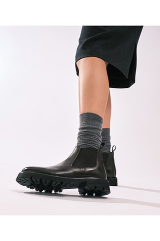 Botins Chelsea regular em couro - Preto