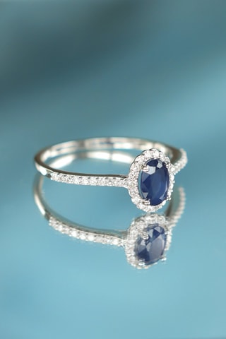 Ring Courtoisie - Witgoud, Diamanten en Saffier