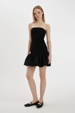 Vestido corpete com saia volumosa - Preto