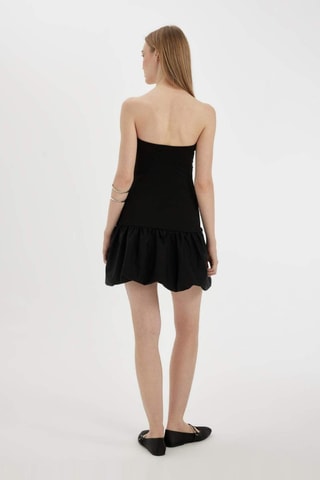 Vestido corpete com saia volumosa - Preto
