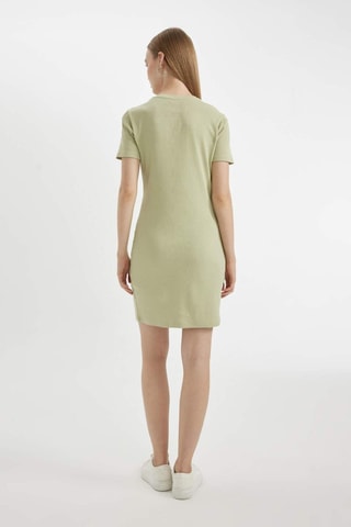 Vestido curto - Verde-claro