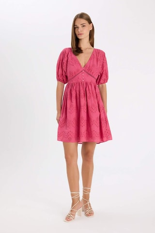 Vestido estilo patinadora em bordado inglês - Rosa