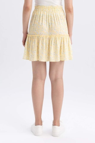 Saia estilo patinadora de cintura subida - Amarelo