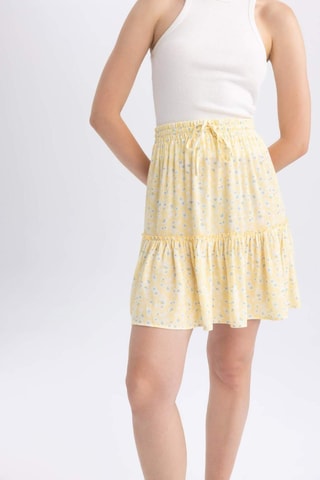 Saia estilo patinadora de cintura subida - Amarelo