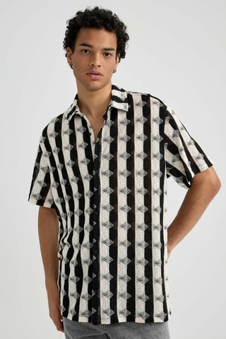 Camisa regular - Cru e preto