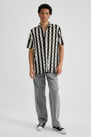 Camisa regular - Cru e preto