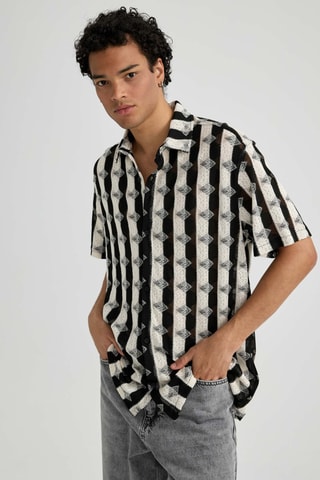 Camisa regular - Cru e preto