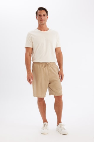 Bermudas relaxed em linho - Bege