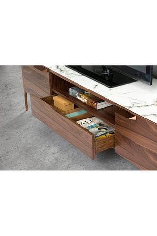 Meuble TV 2 portes en noyer et verre - 180 x 45 x 50 cm