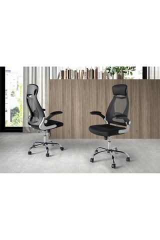 Chaise de bureau à roulettes - 
66 x 117 x 62 cm