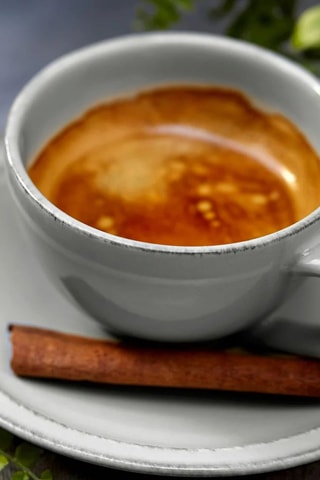 Chávena e pires de café em grés Friso