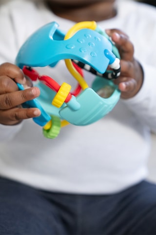 Balle sensorielle Rattle & Sense - Dès 3 mois