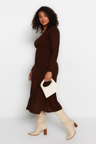 Vestido estilo patinadora Castanho