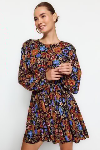 Vestido com folhos - Preto