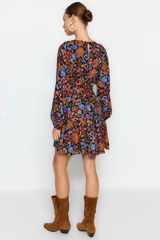 Vestido com folhos - Preto