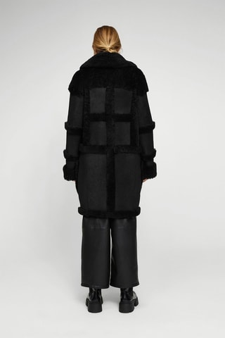 Manteau en peau lainée de mouton - 
Noir