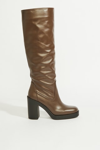 Botas em couro - Castanho