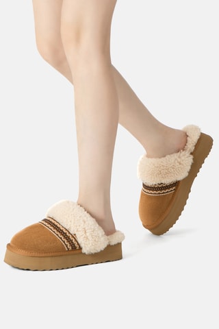 Socas forradas com plataforma em nobuck Crake - Camel