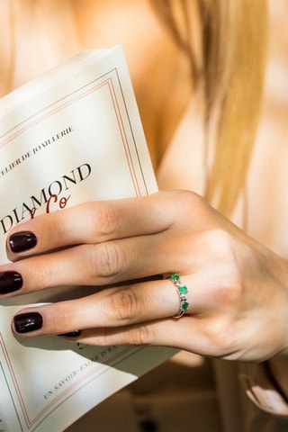 Ring Abaya Witgoud, Diamanten en Smaragden