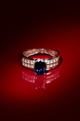Ring Rimatara  Witgoud, Saffier en Diamanten